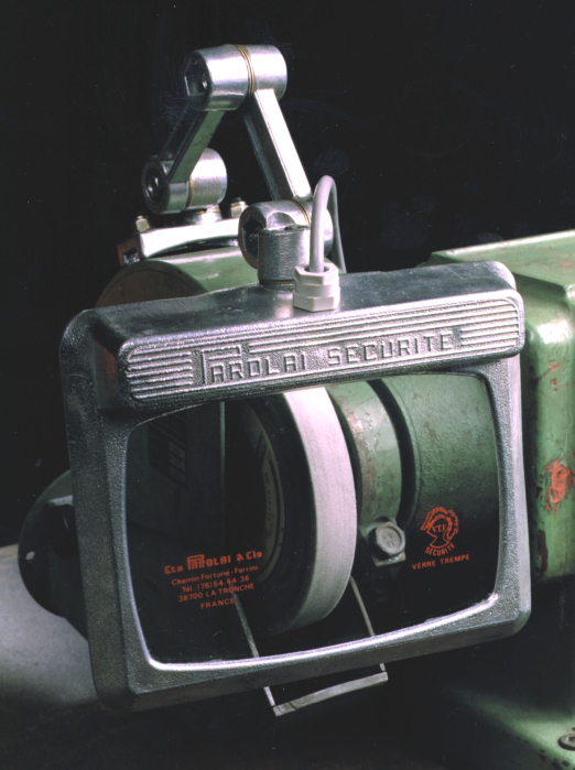 Protecteur pour touret à meuler avec éclairage intégré