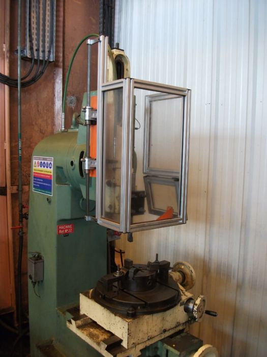 Presse à injecter et "pique-carotte"